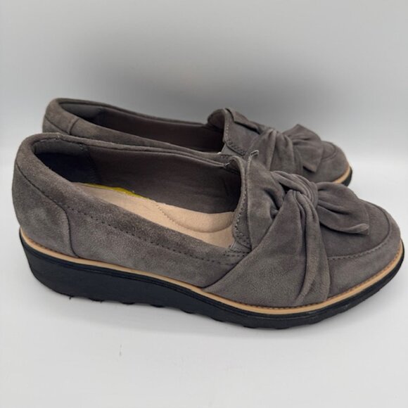 Clarks Women's Sharon Dasher Grey Suede Slip On Loafer Bow Accent Size 8 - Picture 2 of 5